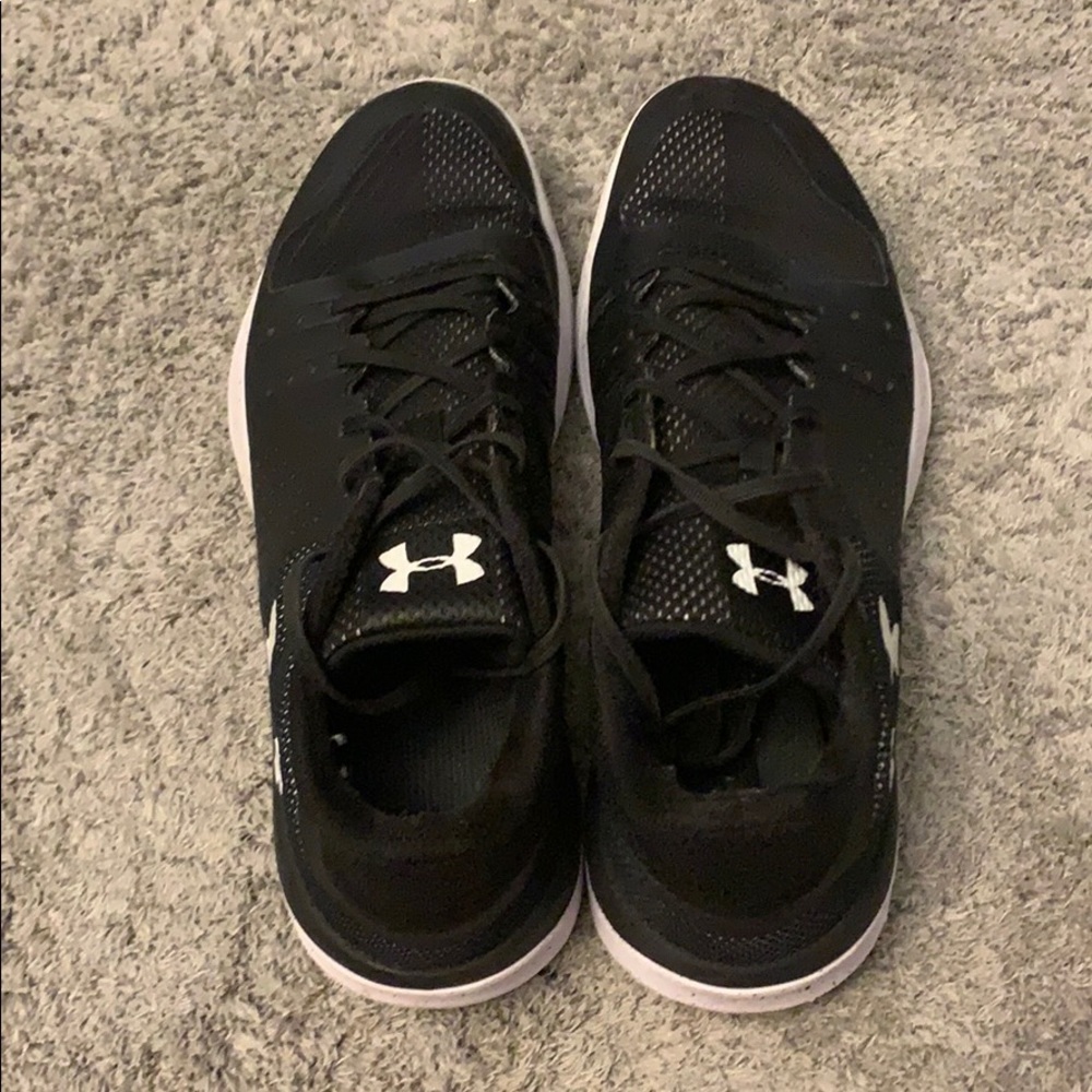 Woman’s volleyball shoes